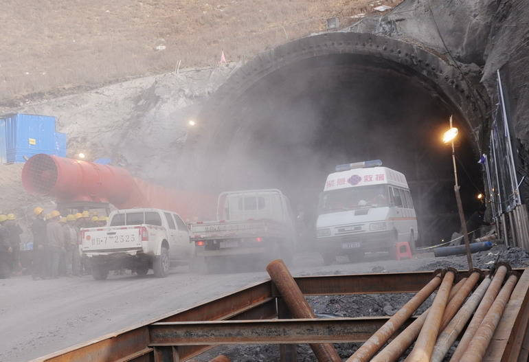 高清:甘肃山丹发生施工隧道坍塌事故 3人死亡