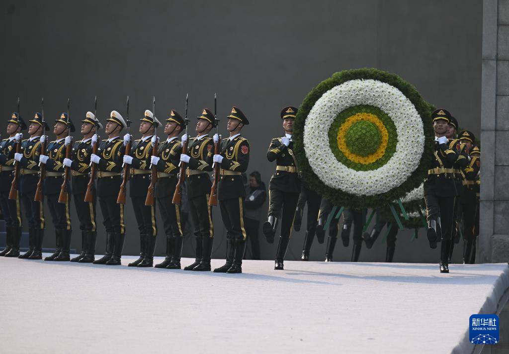 这是12月13日拍摄的南京大屠杀死难者国家公祭仪式现场。新华社记者 季春鹏 摄