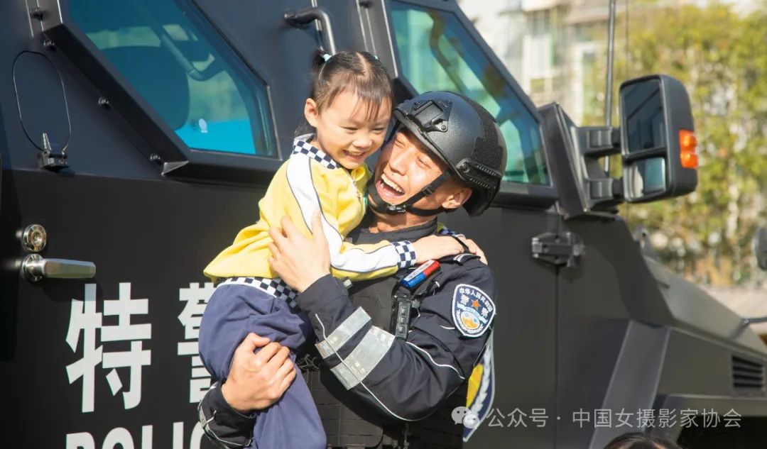 《特警爸爸》 杨兰 摄