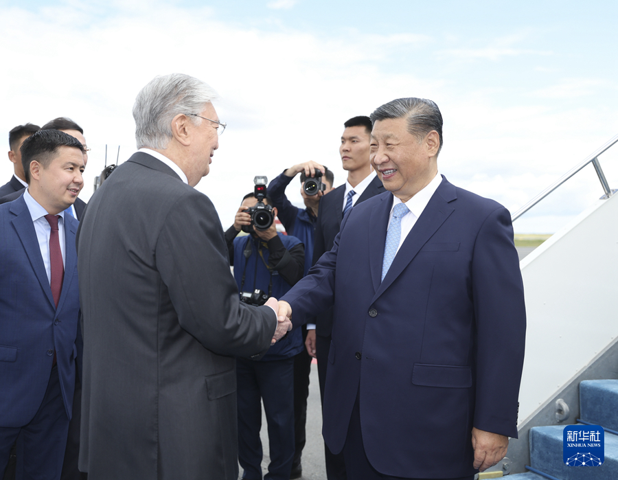 习近平抵达阿斯塔纳出席上海合作组织成员国元首理事会第二十四次会议并对哈萨克斯坦进行国是拜候