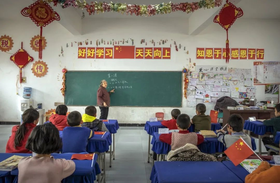 组图《爱心小课堂承载大梦想》吴亚妮