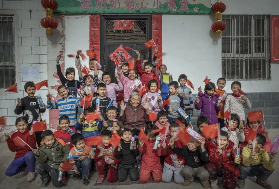 组图《爱心小课堂承载大梦想》吴亚妮