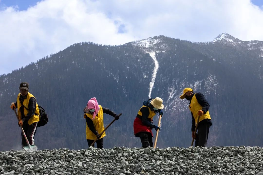 组图《护路有我》胡梅丹