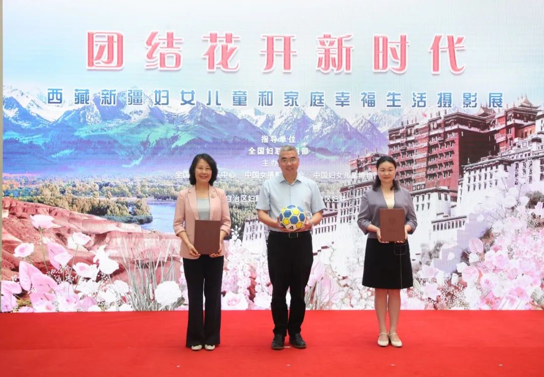 捐赠仪式。李丹摄影