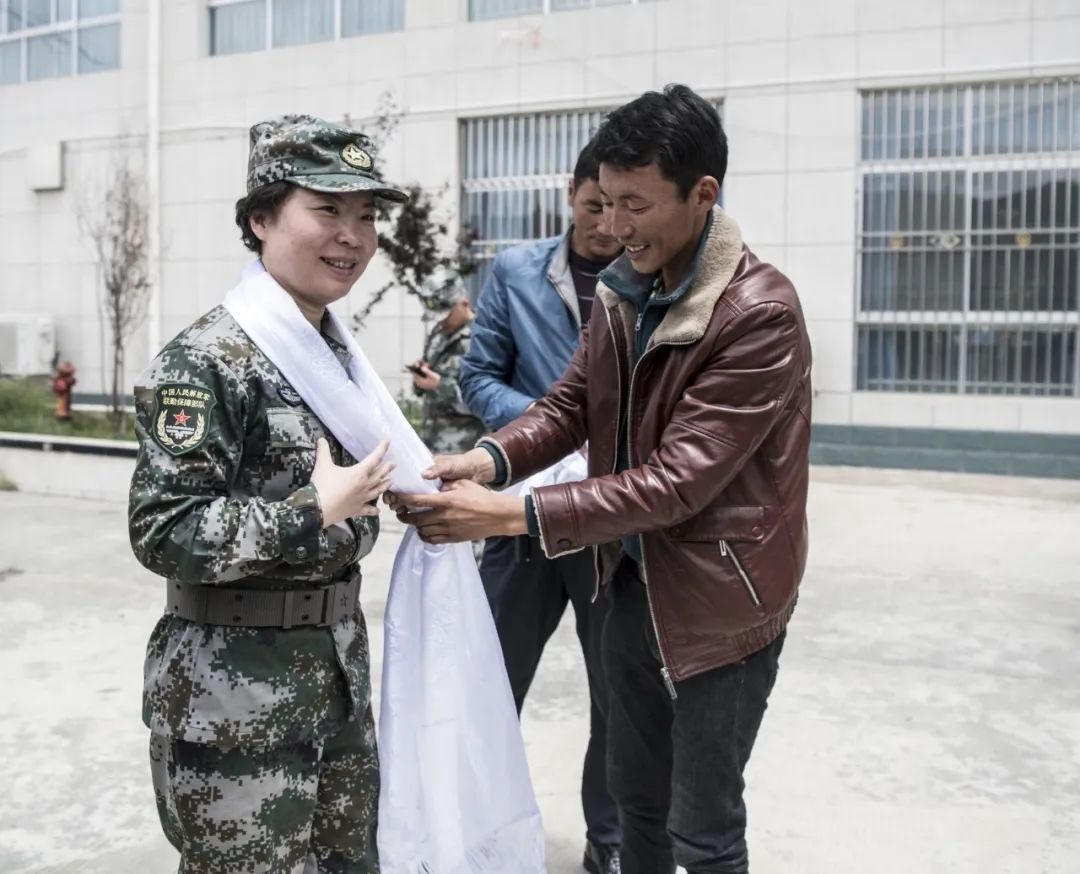 组图《真情守护》 张曙光