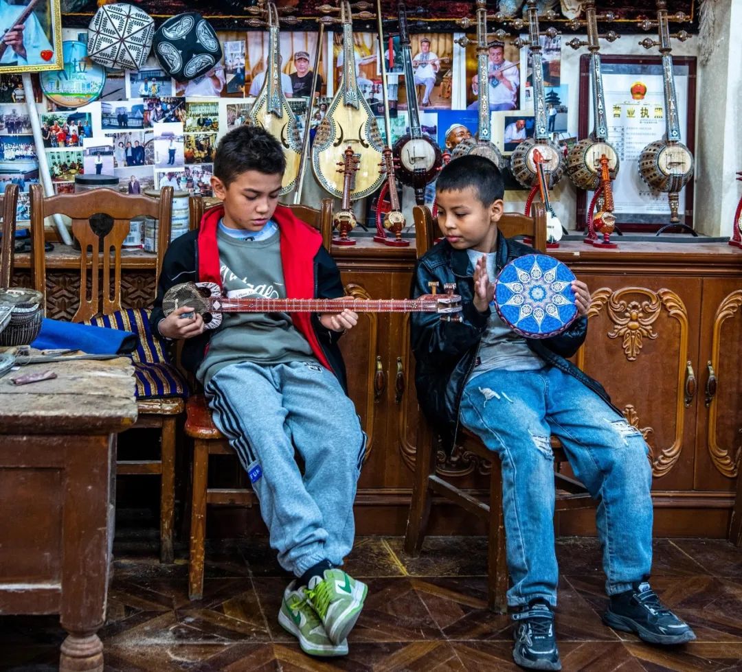 《哥俩同奏》梁红卫