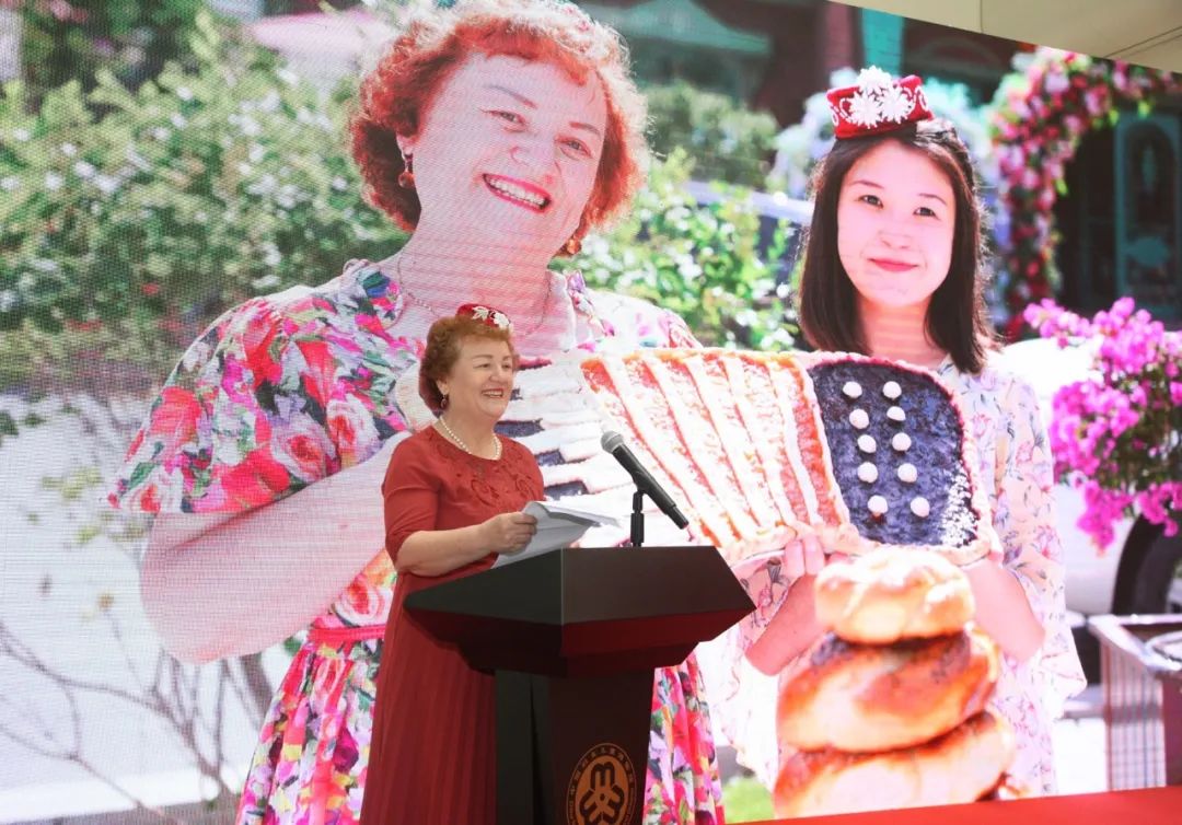 再屯娜·卡利穆瓦发言。张佳敏摄影