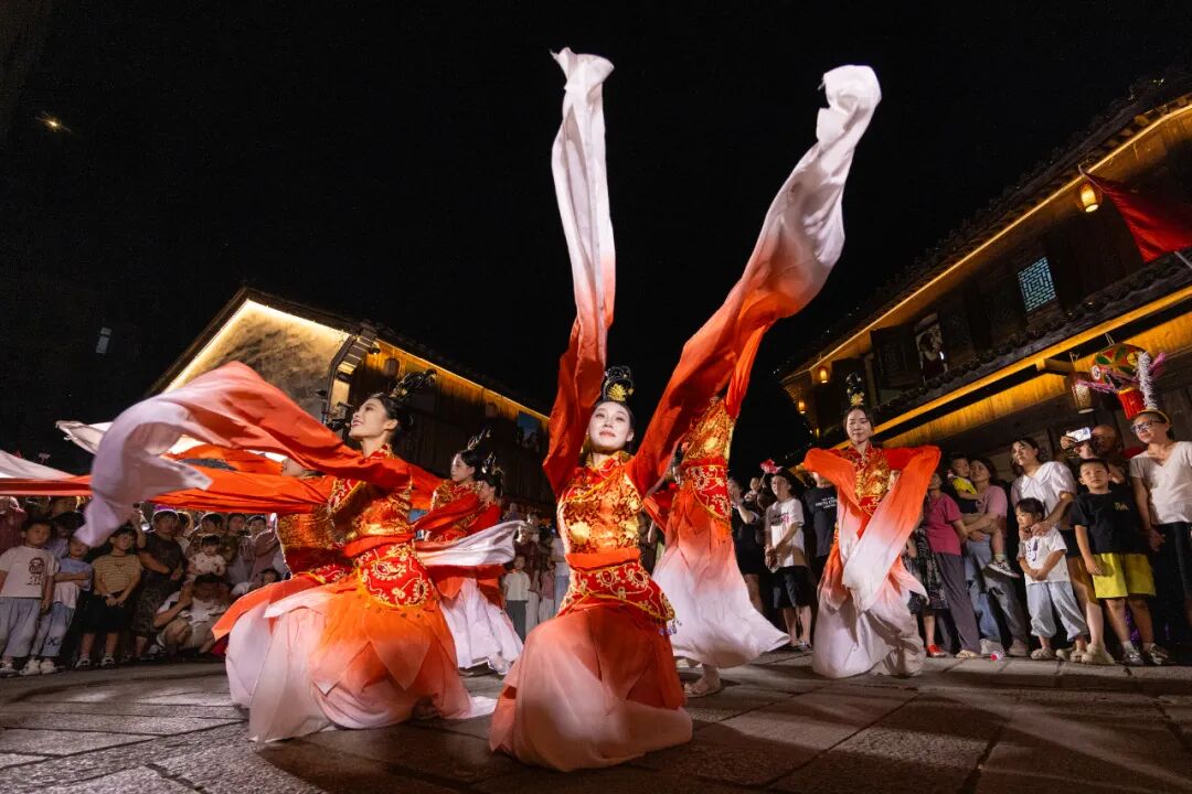 《舞动浦江》胡梅丹 摄