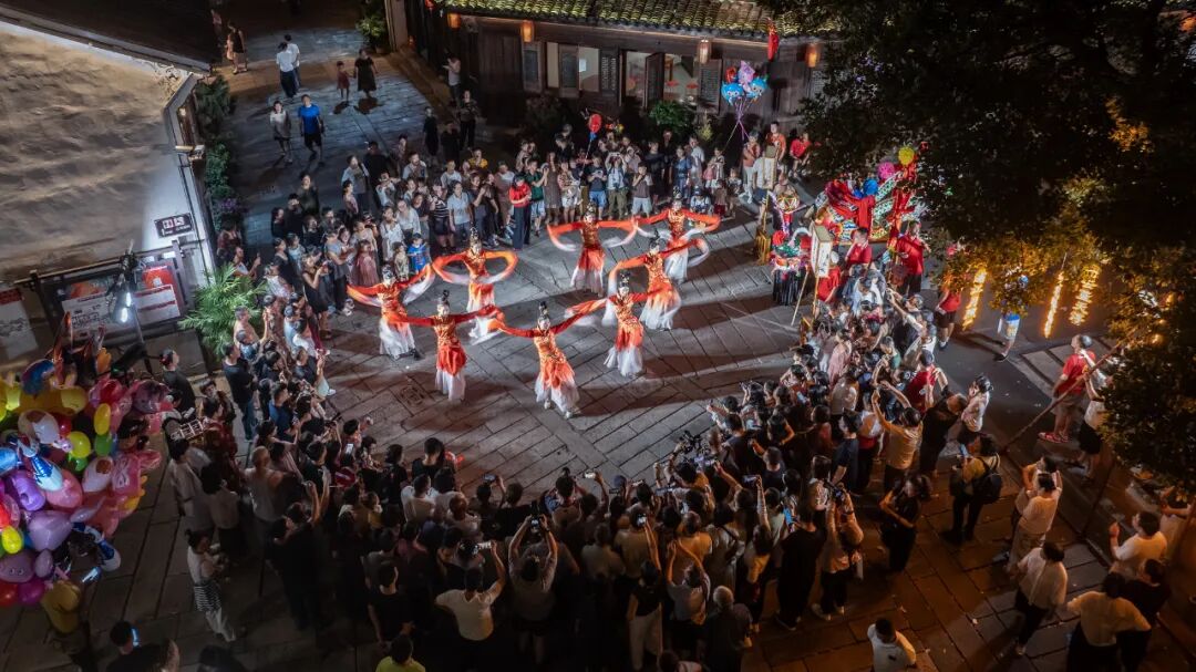 《古街舞韵》 李明仙摄影