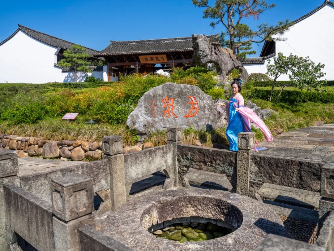 《月泉书院丽人行》籍明华摄影