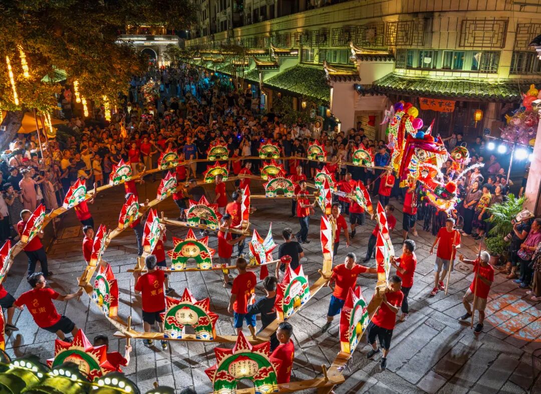 《板凳龙表演》 籍明华摄影