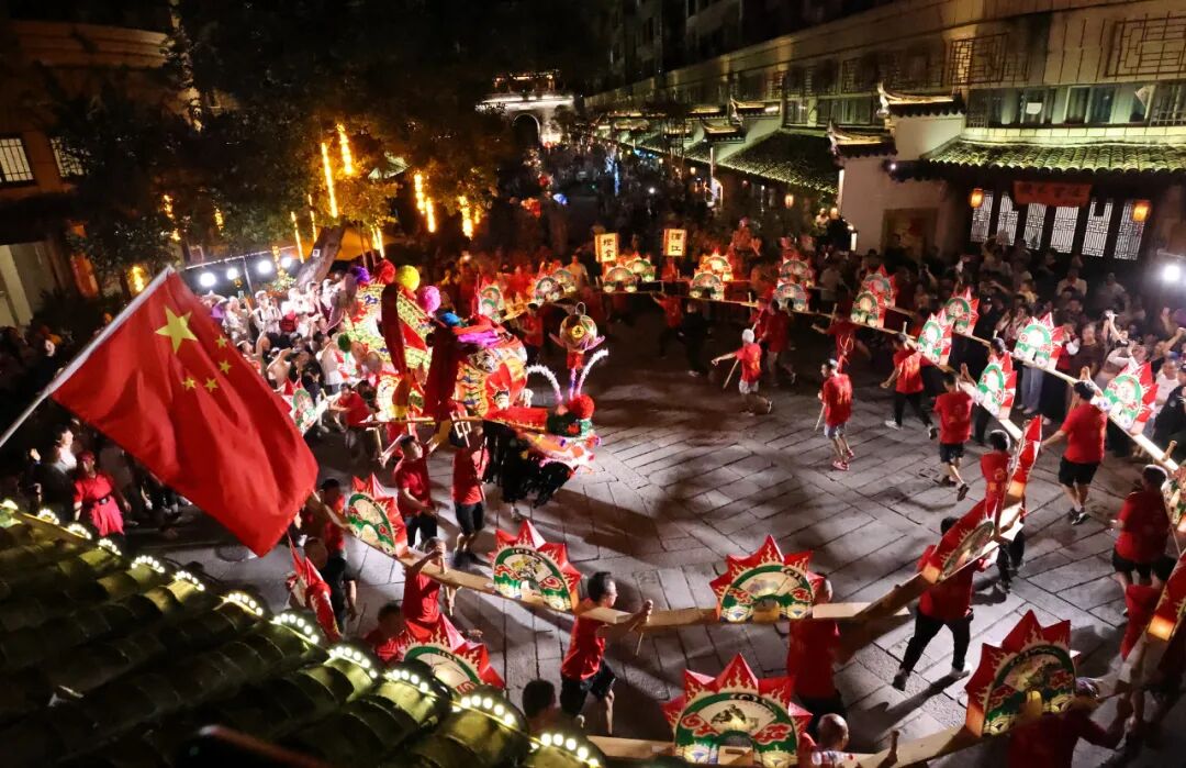 《盛世龙跃》 李霞摄影(山东)