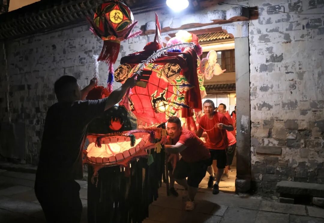 《龙首跃门》 秦红英摄影