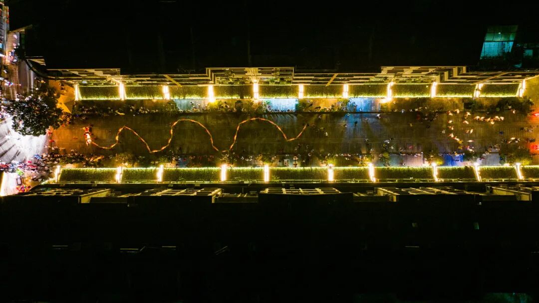 《浦江板凳龙夜游》 李霞摄影(北京)