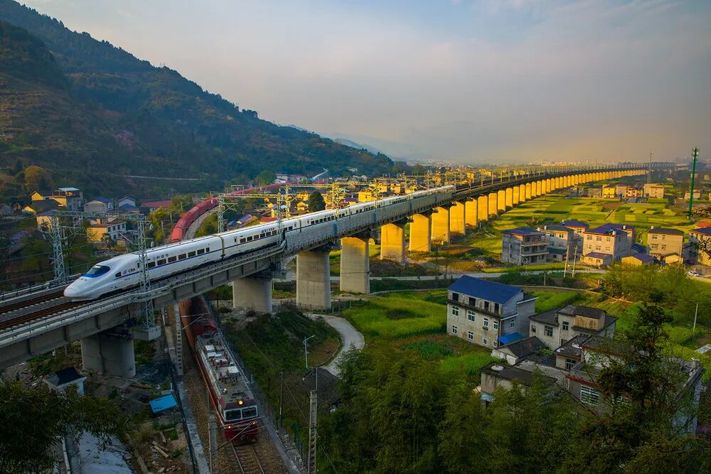 交汇 &nbsp;张德春 摄