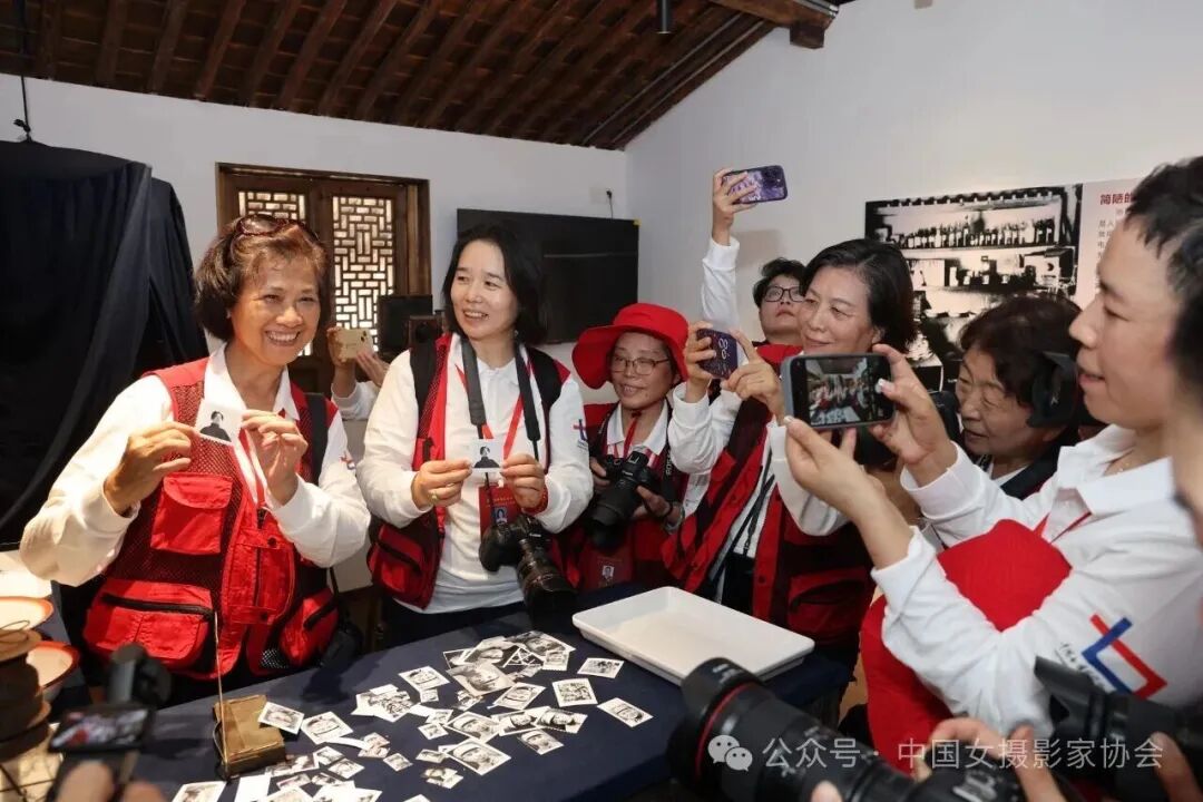 参观陈菁影像馆。